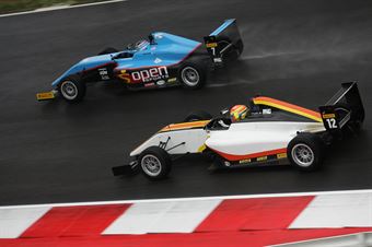 Marcos Siebert (Jenzer Motorsport,Tatuus F.4 T014 Abarth #7) Riccardo Pollastri (Diegi Motorsport,Tatuus F.4 T014 Abarth #57) , ITALIAN F.4 CHAMPIONSHIP